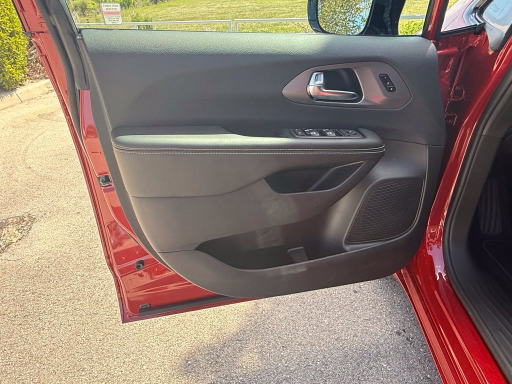 New 2026 Chrysler Pacifica Select FWD image 28