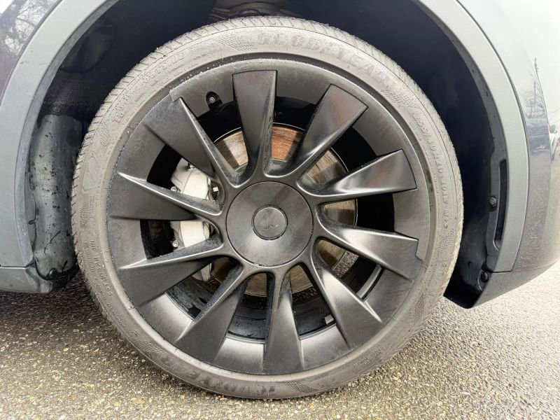 Used 2024 Tesla Model Y Long Range image 30