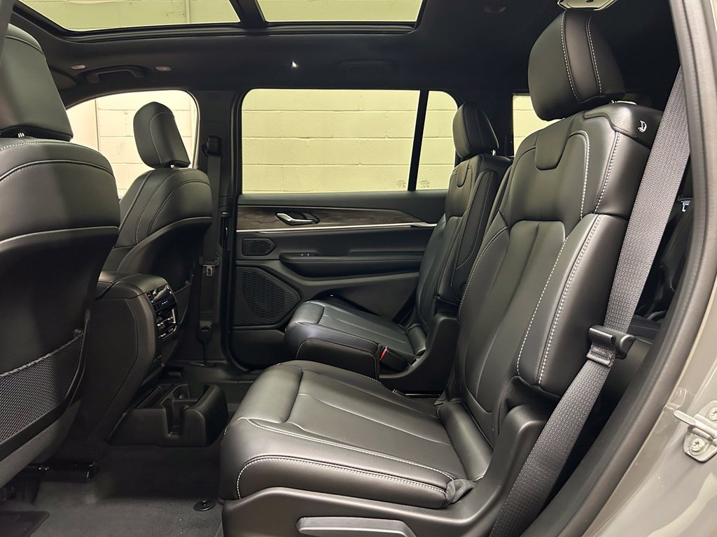 New 2027 Jeep Grand Cherokee L Limited AWD/4WD image 9