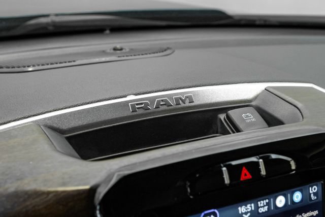 Used 2022 RAM 1500 Laramie AWD/4WD image 30