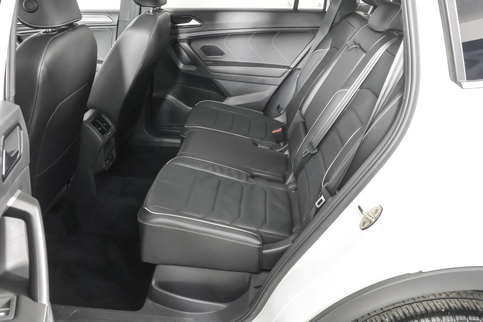 Used 2023 Volkswagen Tiguan SEL R-Line AWD/4WD image 37