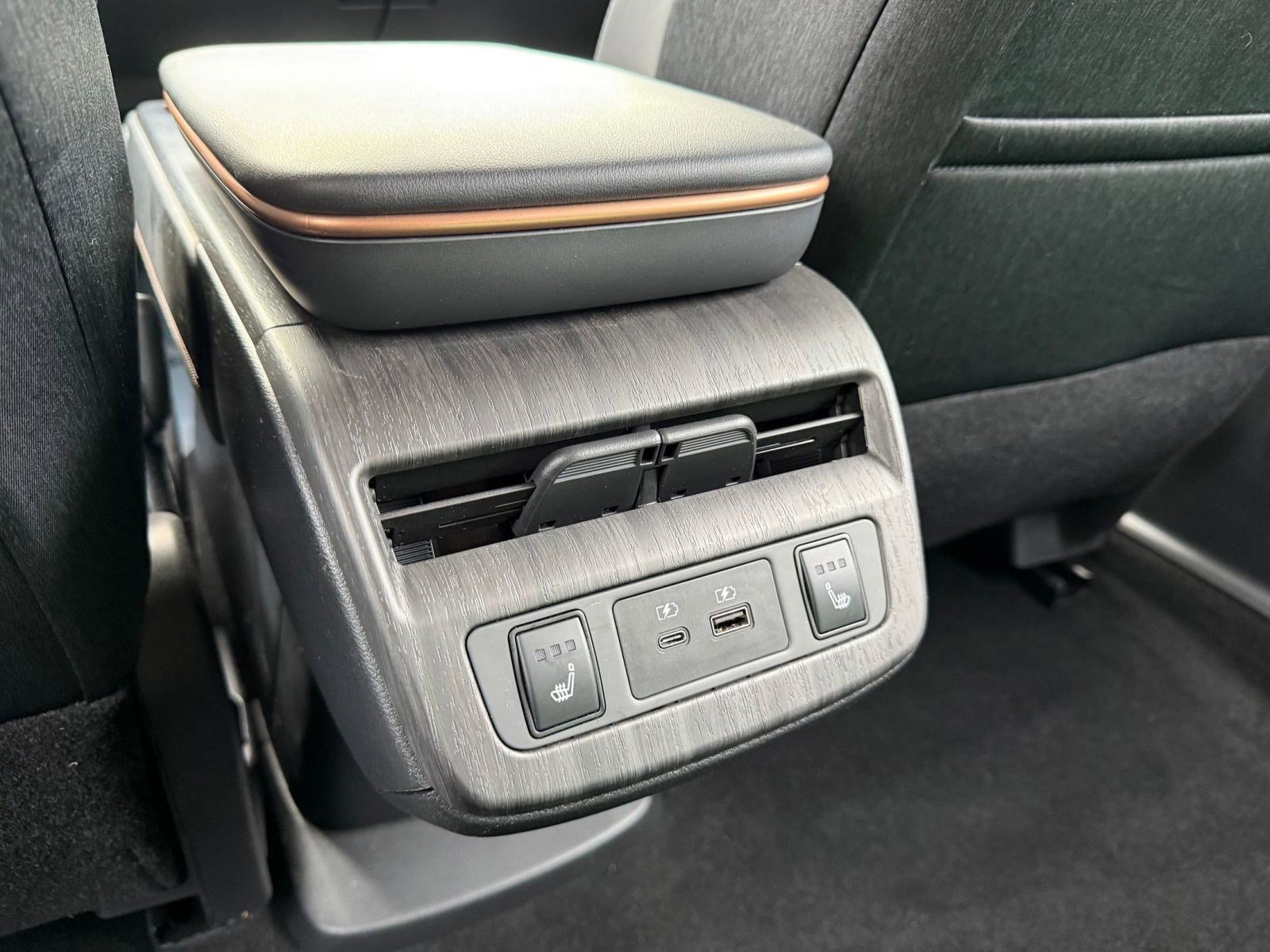 Used 2023 Nissan Ariya AWD image 31