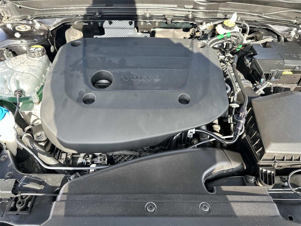 Used 2025 Volvo XC40 B5 Core image 11