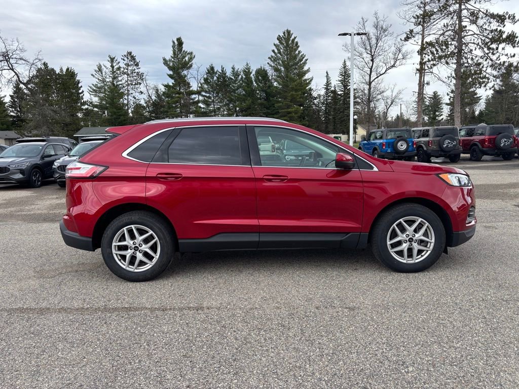 Used 2023 Ford Edge SEL w/ Convenience Package AWD/4WD image 2