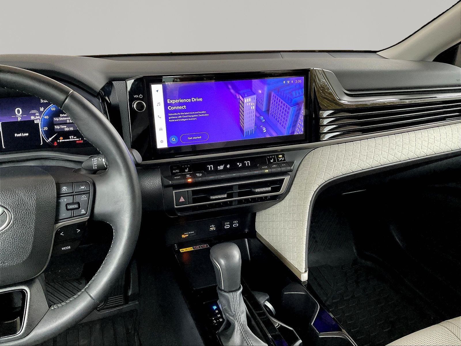Used 2025 Toyota Camry XLE AWD/4WD image 9
