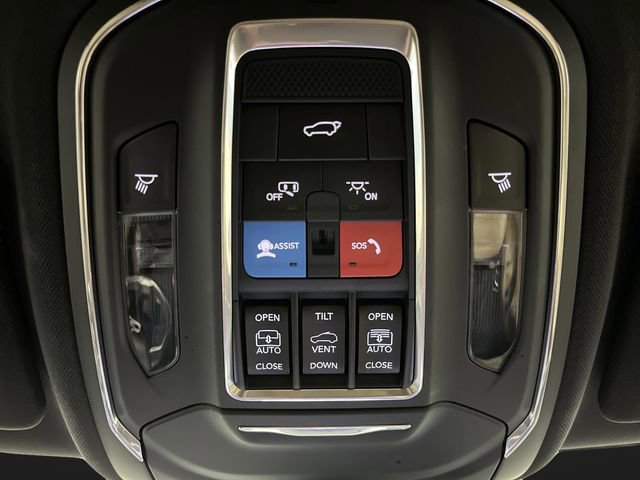 Used 2025 Jeep Grand Cherokee Limited w/ Luxury Tech Group II image 27