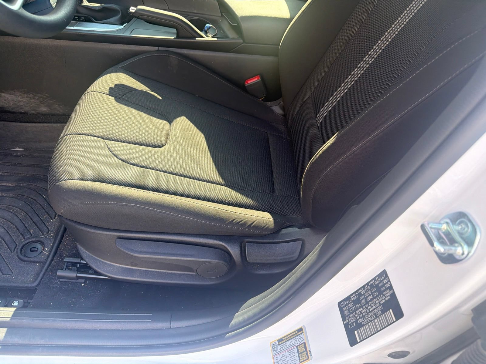Certified 2025 Hyundai Elantra SE FWD image 12