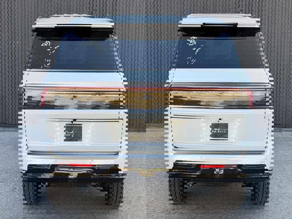 New 2026 Lincoln Navigator Reserve image 6