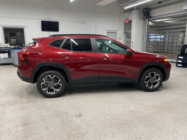 New 2025 Chevrolet Trax LT w/ Driver Confidence Package image 2