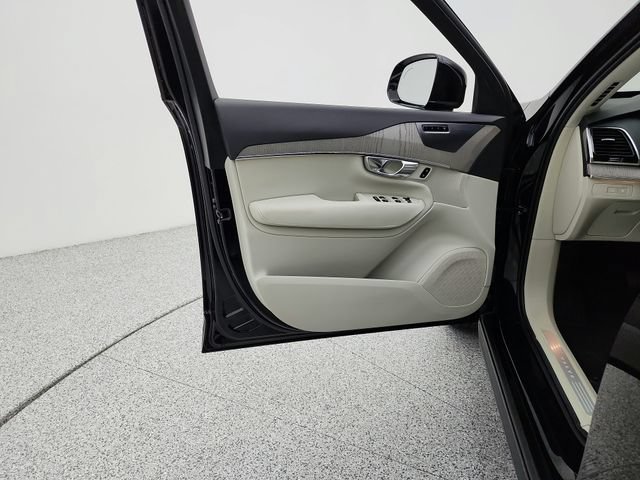 Certified 2025 Volvo XC90 T8 Plus w/ Protection Package Premier AWD/4WD image 39