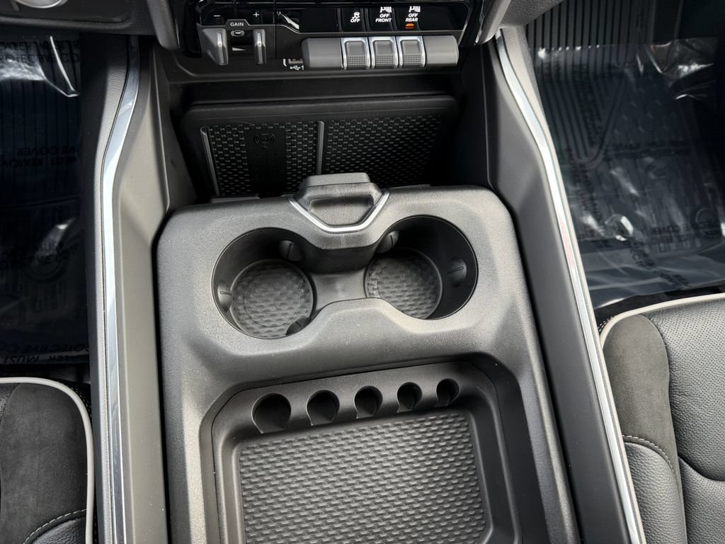 New 2026 RAM 1500 Laramie w/ Sport Appearance Package AWD/4WD image 33