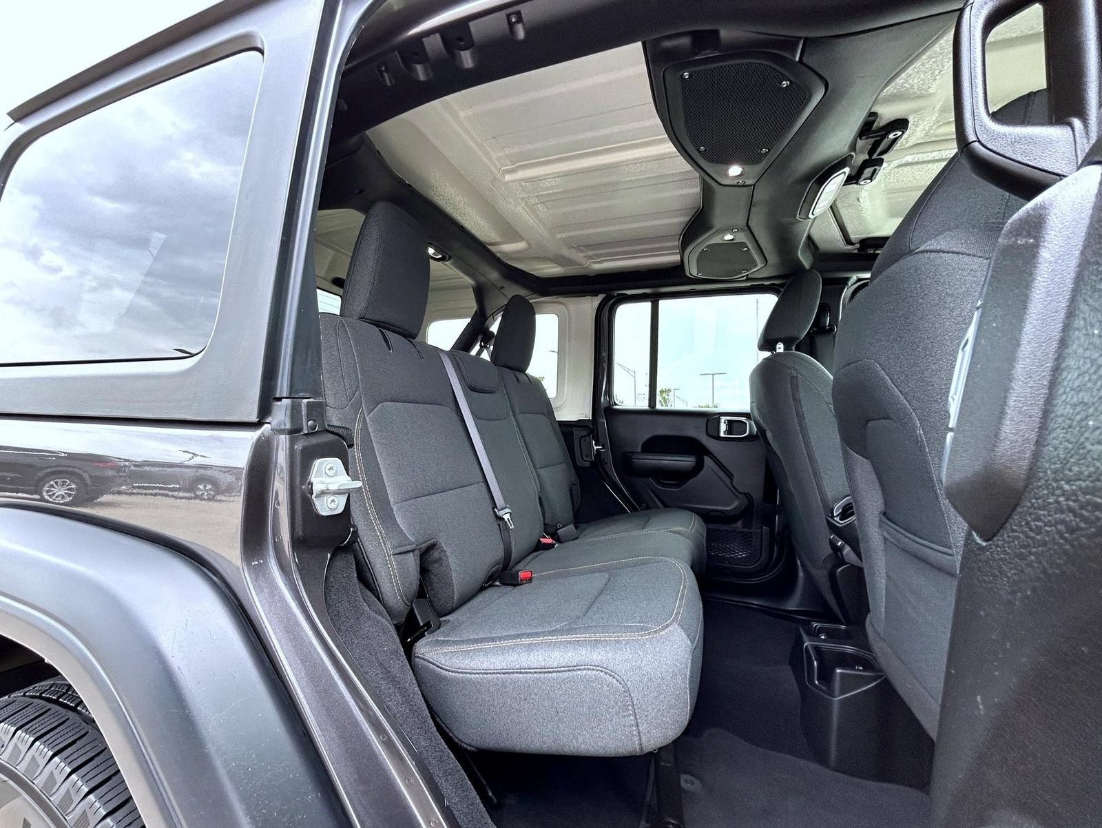 Used 2025 Jeep Wrangler Unlimited Sport AWD/4WD image 18