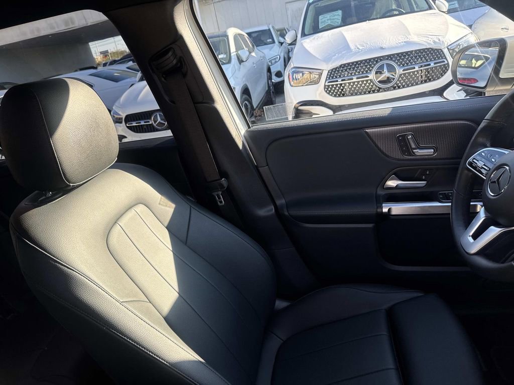 Used 2022 Mercedes-Benz EQB 350 4MATIC image 11