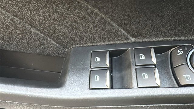 Used 2022 Ford Escape SE image 11