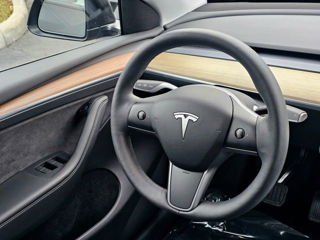 Used 2023 Tesla Model Y Long Range image 30