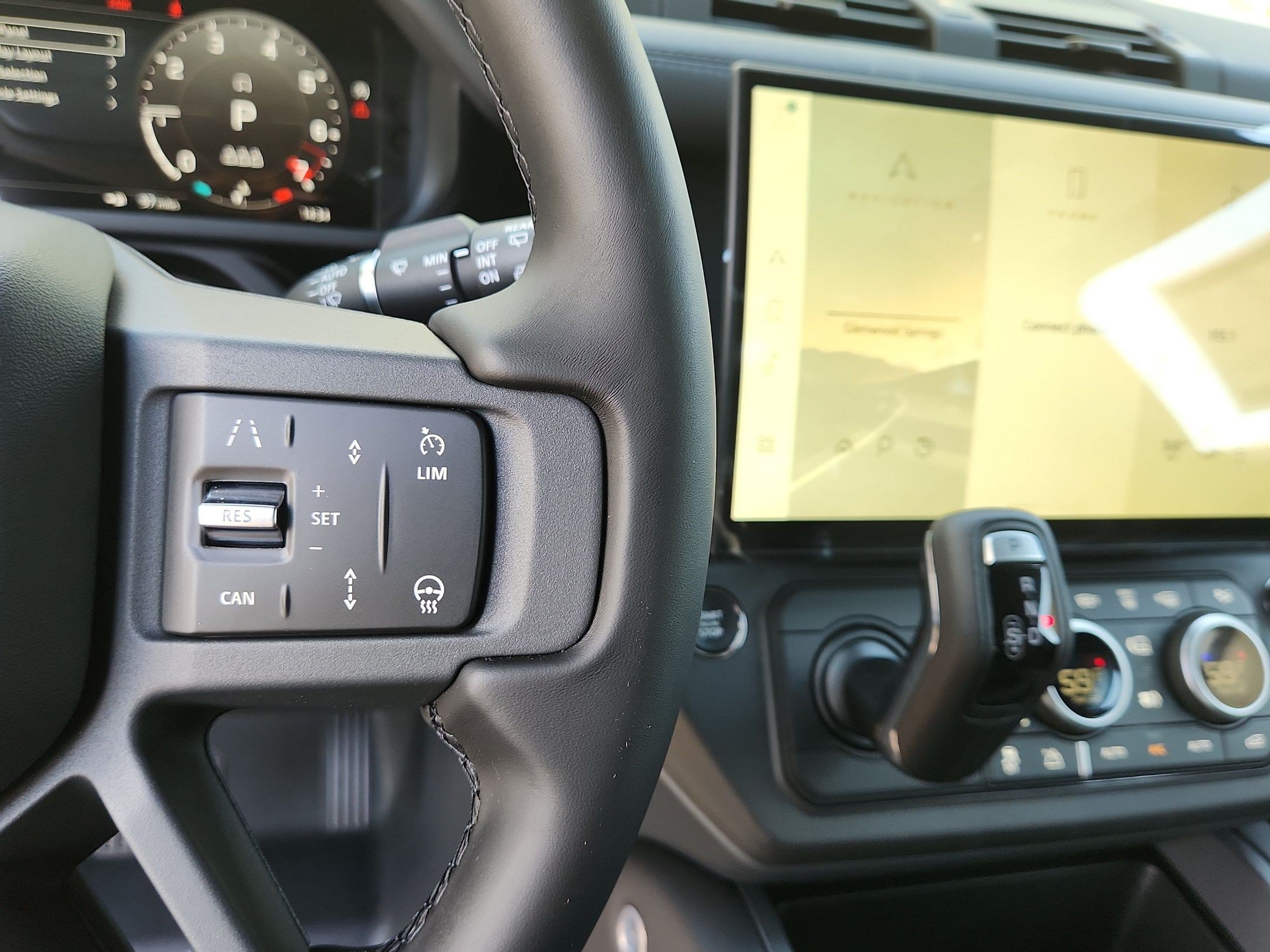 New 2026 Land Rover Defender 90 X-Dynamic SE AWD/4WD image 16