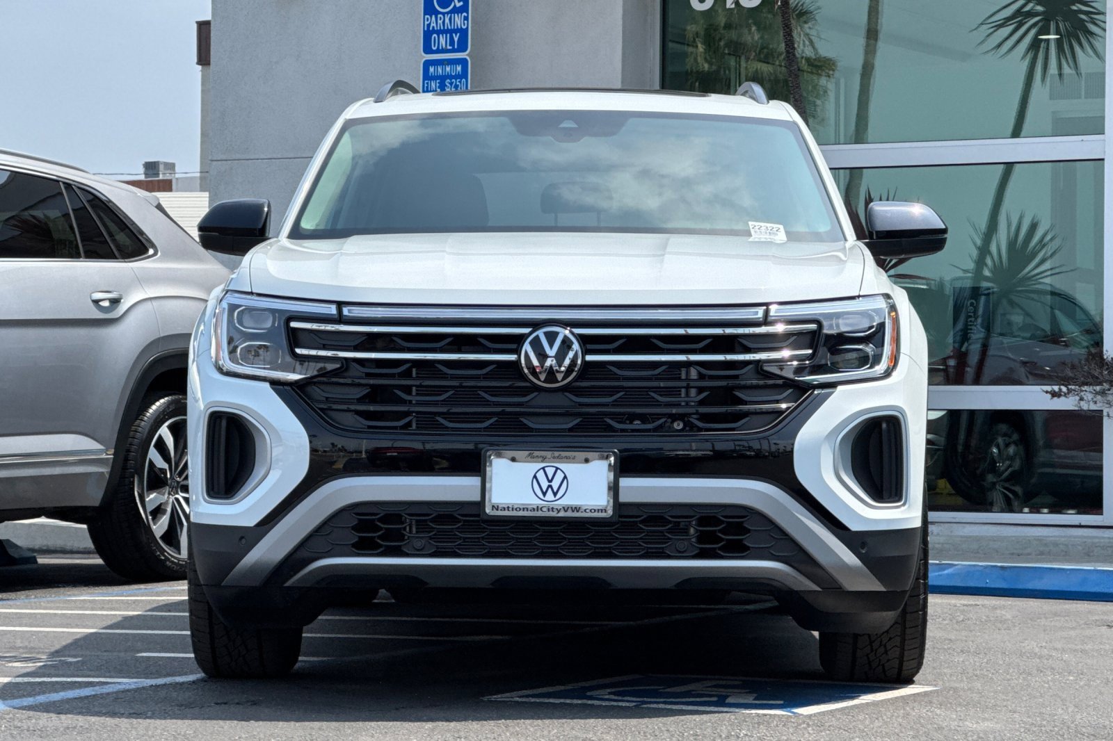 New 2025 Volkswagen Atlas Peak Edition SE image 3
