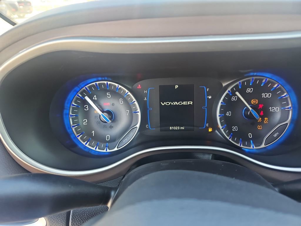 Used 2024 Chrysler Voyager LX image 21