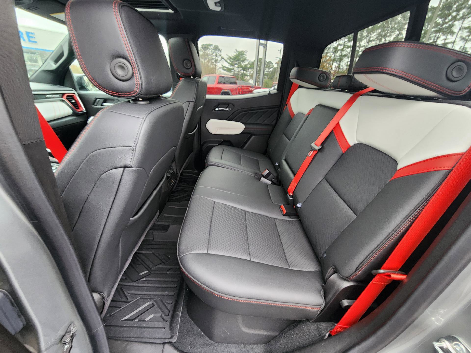 Used 2025 GMC Canyon AT4 w/ AT4X Package AWD/4WD image 11