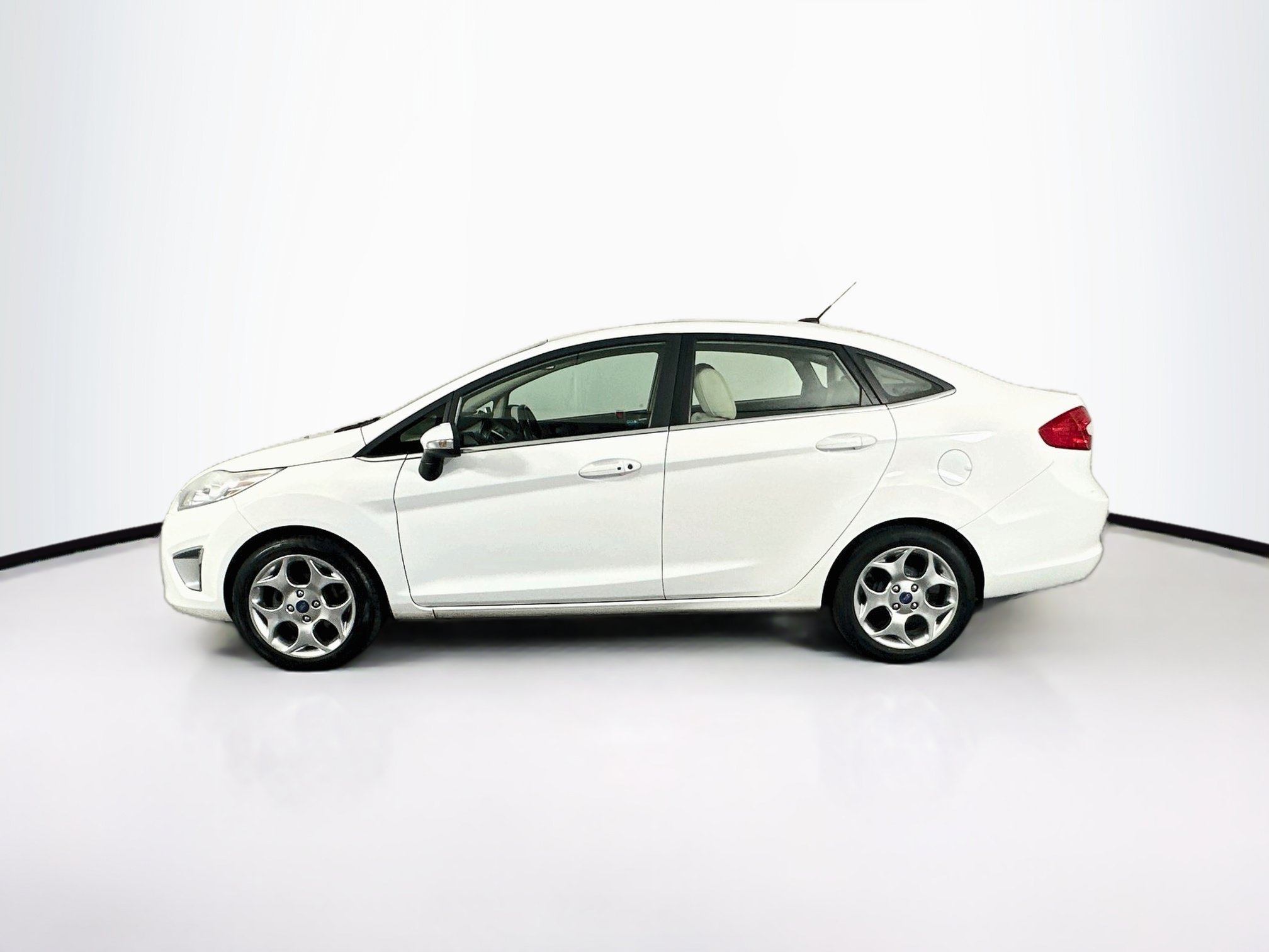 Used 2012 Ford Fiesta SEL FWD image 4