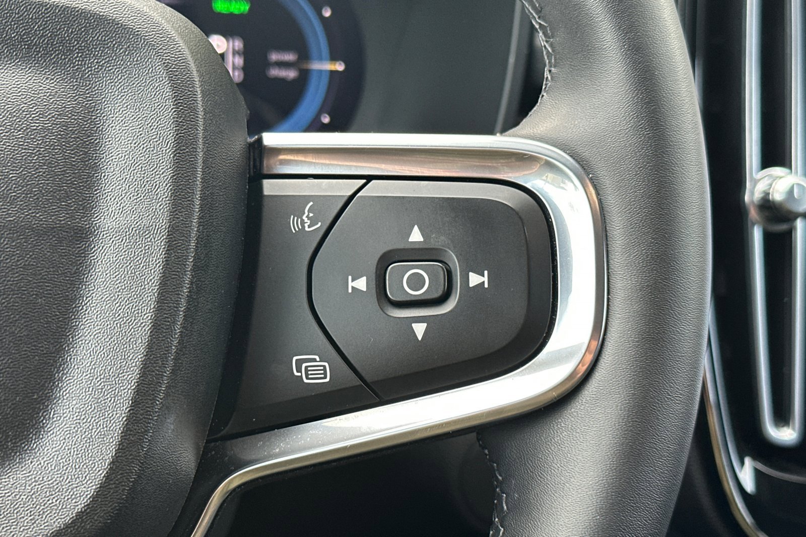 Certified 2023 Volvo XC40 Recharge Ultimate w/ Protection Package Premier image 29