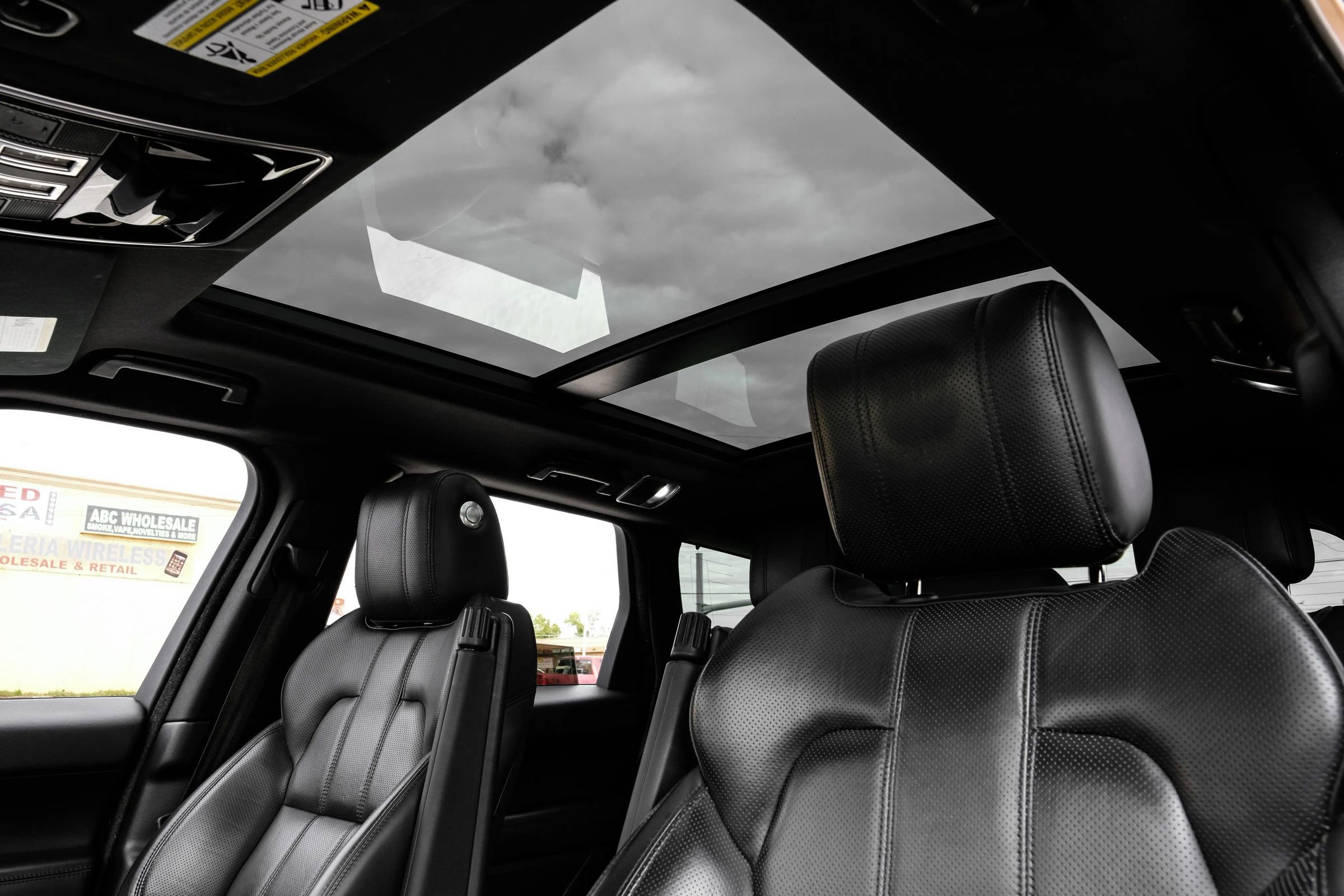 Used 2017 Land Rover Range Rover Sport image 5