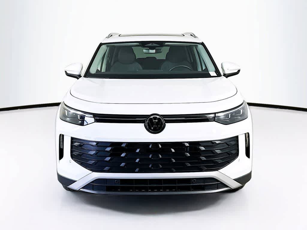 Used 2025 Volkswagen Tiguan SE w/ Panoramic Sunroof Package AWD/4WD image 6