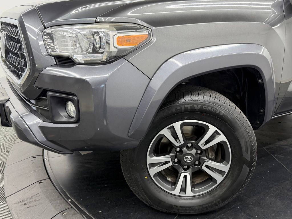Used 2018 Toyota Tacoma TRD Sport w/ Technology Package RWD image 5
