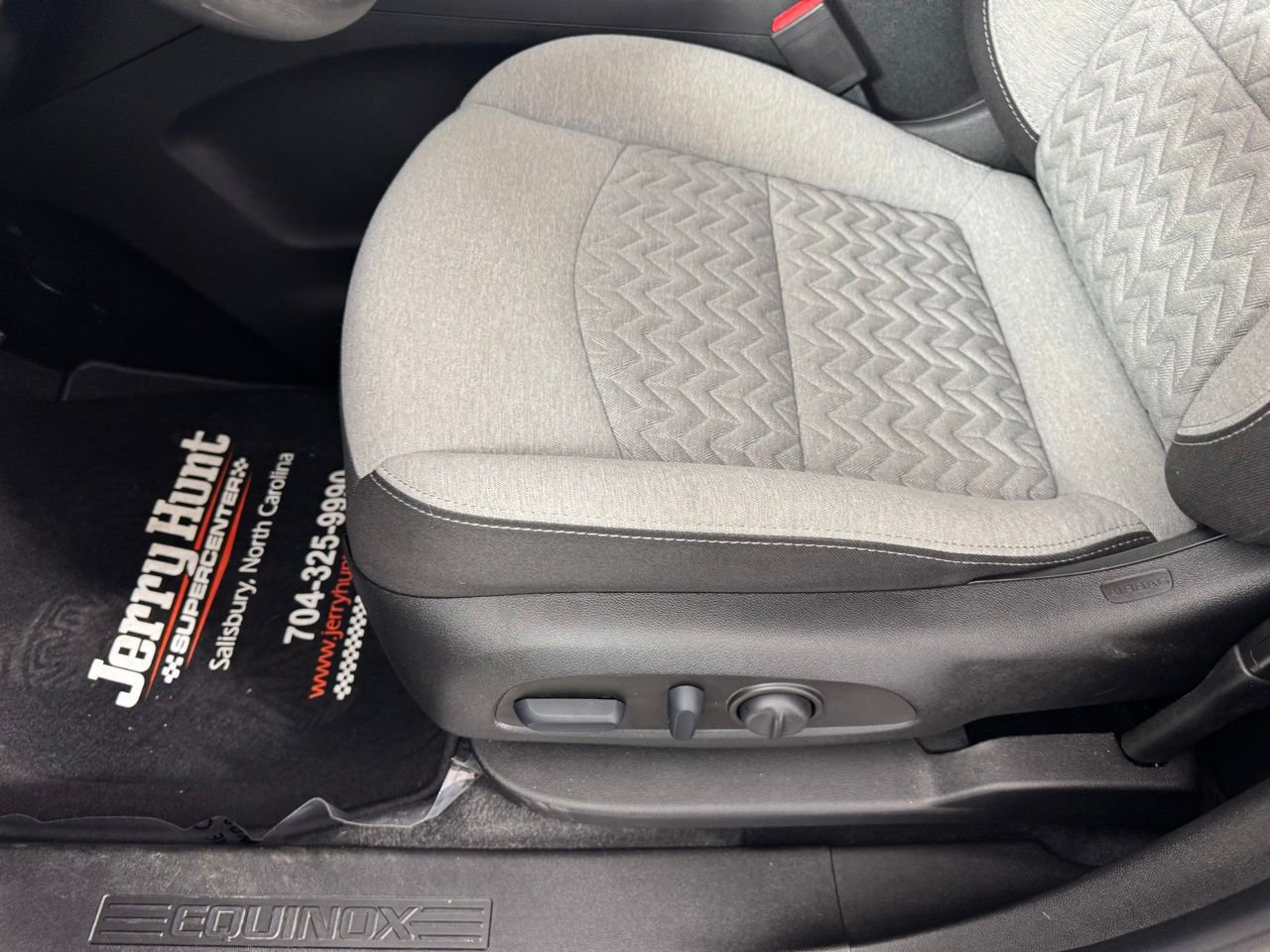 Used 2022 Chevrolet Equinox LS w/ LS Convenience Package image 12