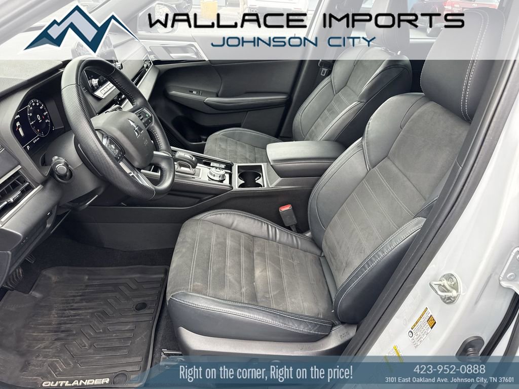 Used 2023 Mitsubishi Outlander SE Black Edition image 14