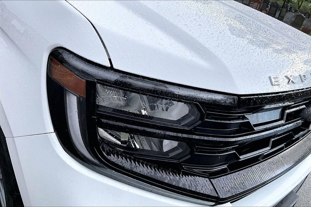 Used 2025 Ford Expedition Active AWD/4WD image 29
