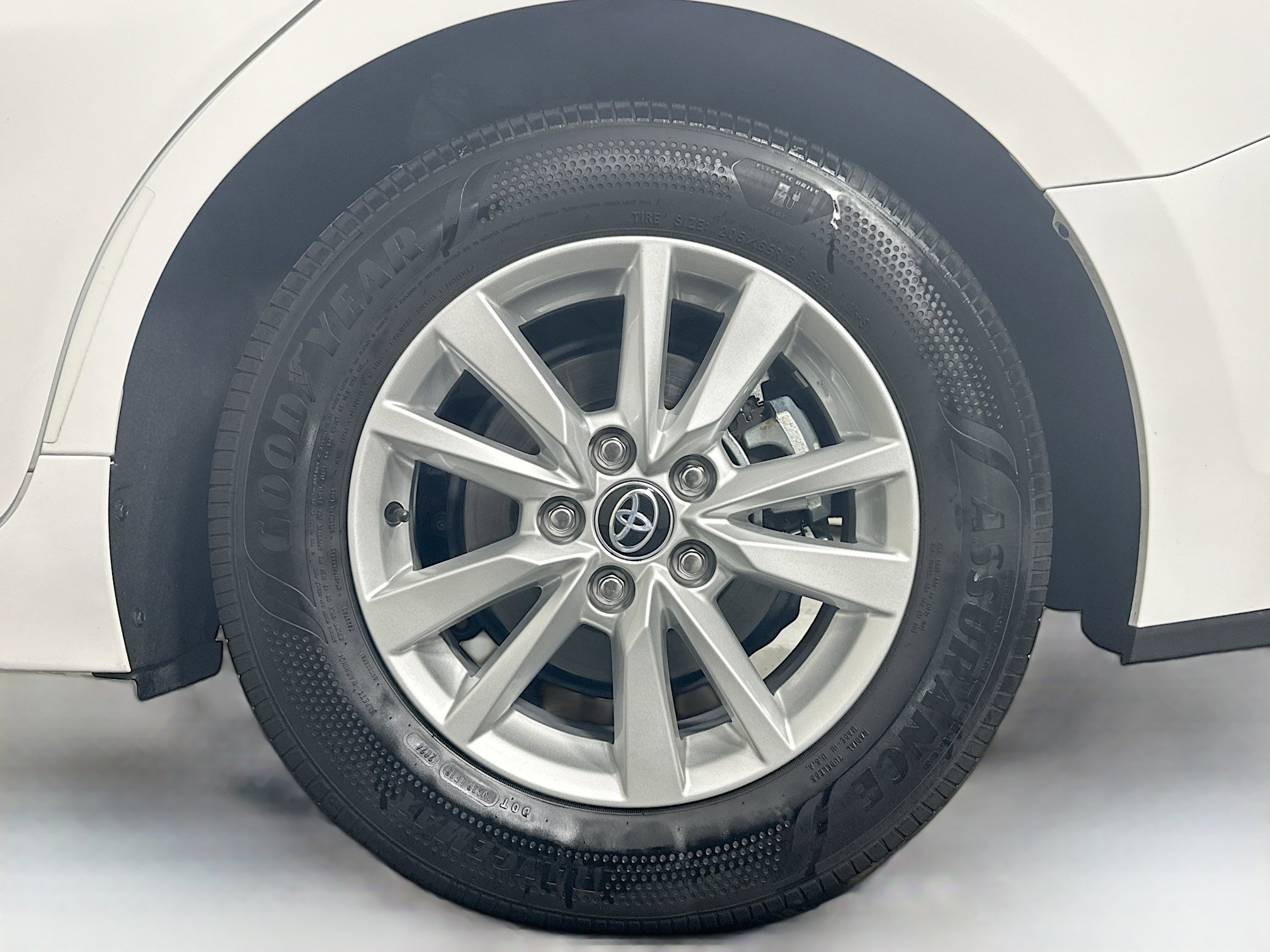 Used 2025 Toyota Camry LE image 11