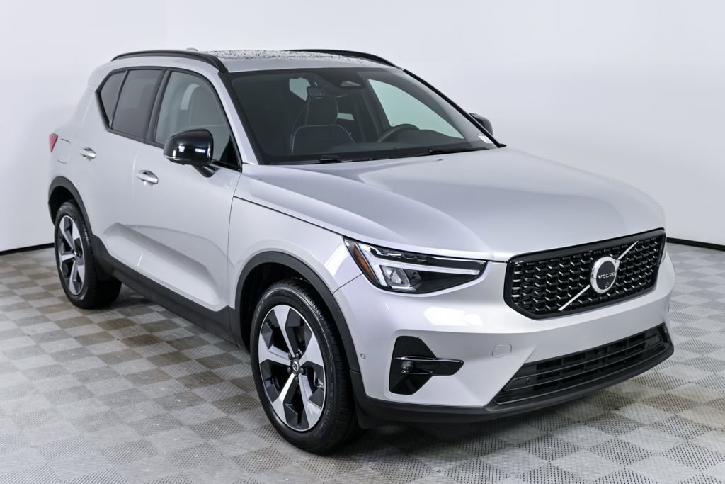 Certified 2025 Volvo XC40 B5 Plus image 27