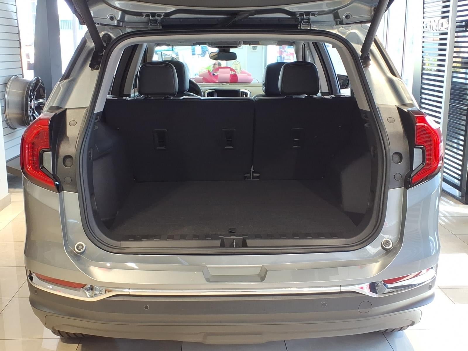 Used 2023 GMC Terrain SLT AWD/4WD image 12