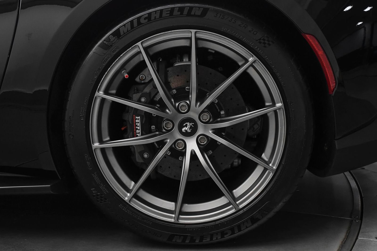 Used 2018 Ferrari 812 Superfast RWD image 47