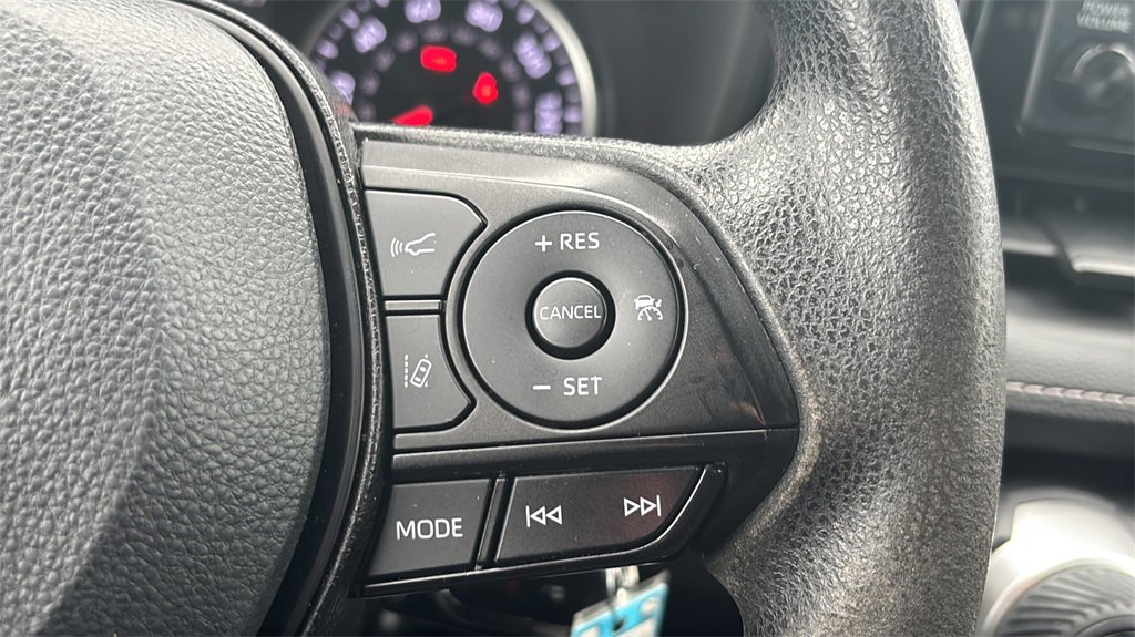 Used 2022 Toyota RAV4 LE image 23