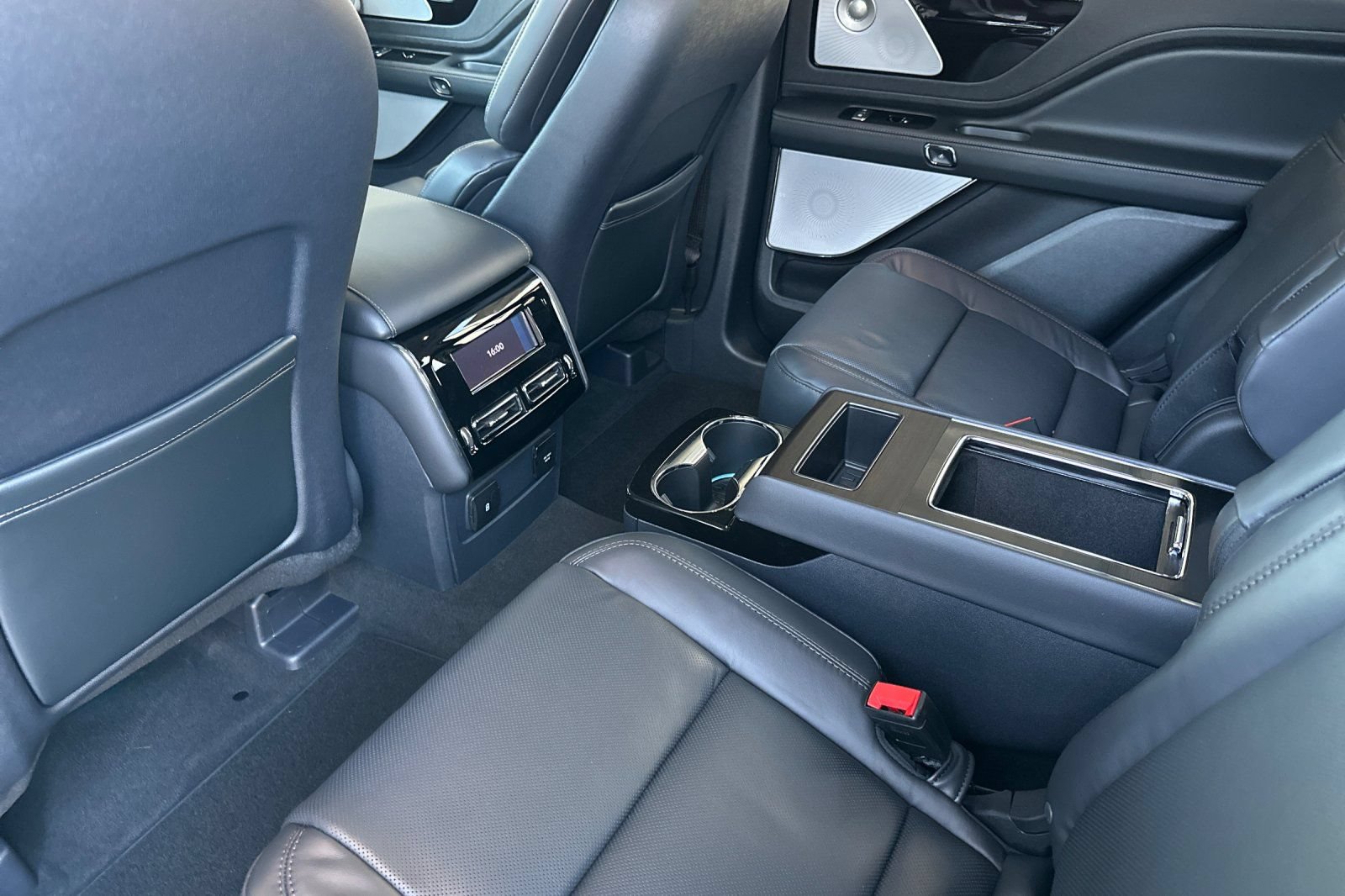New 2026 Lincoln Aviator Reserve AWD/4WD image 11