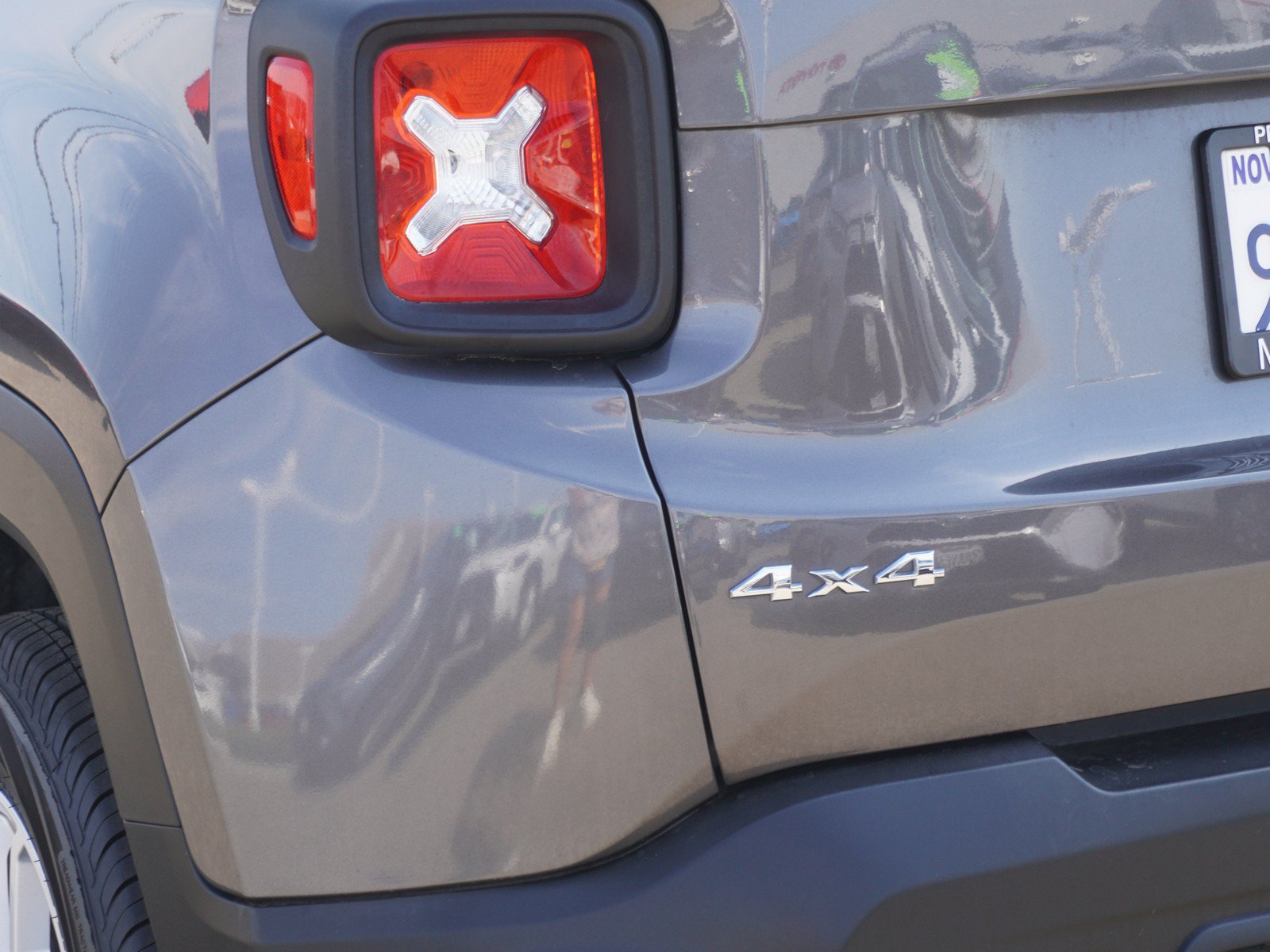 Used 2019 Jeep Renegade Latitude w/ Trailer Tow Group AWD/4WD image 9
