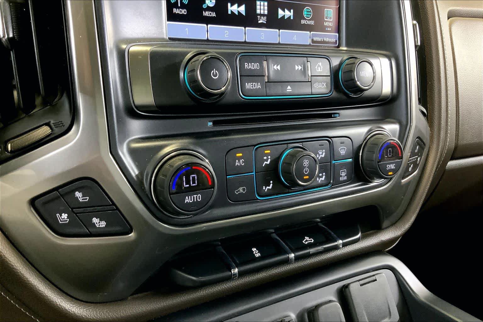 Used 2018 Chevrolet Silverado 1500 LTZ AWD/4WD image 35
