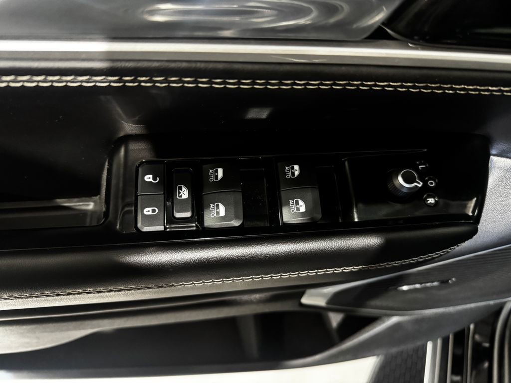 Used 2022 Jeep Wagoneer Series II AWD/4WD image 18