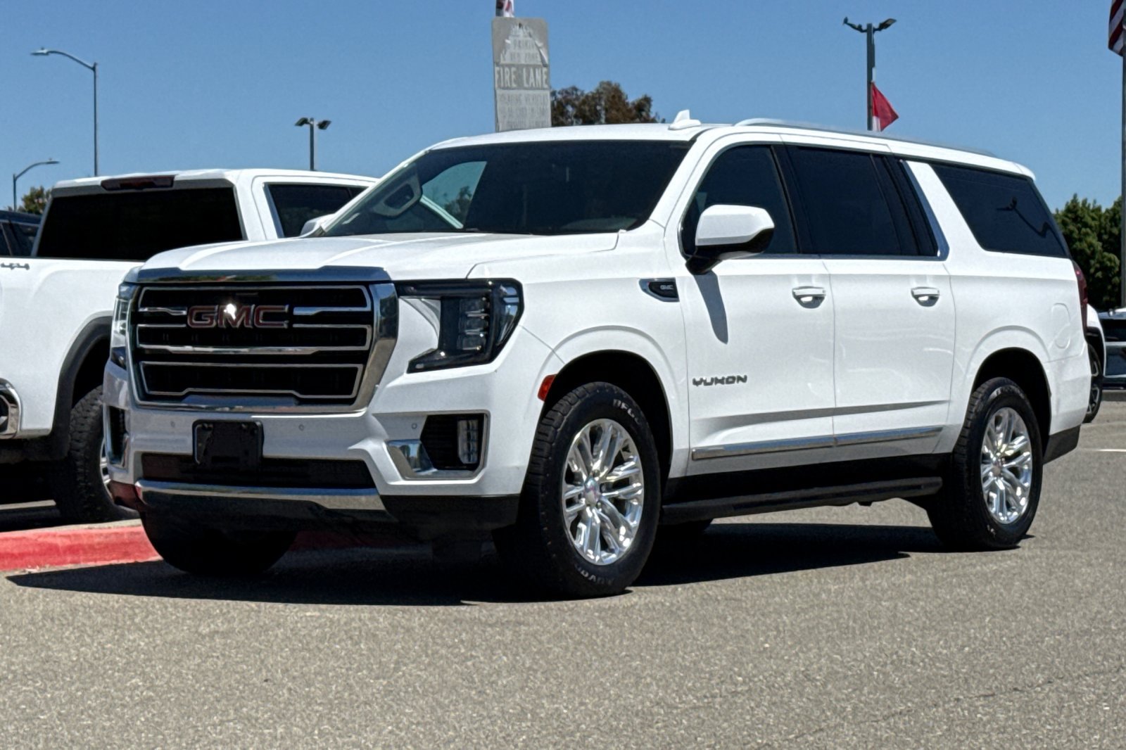 Used 2023 GMC Yukon XL SLT AWD/4WD image 9