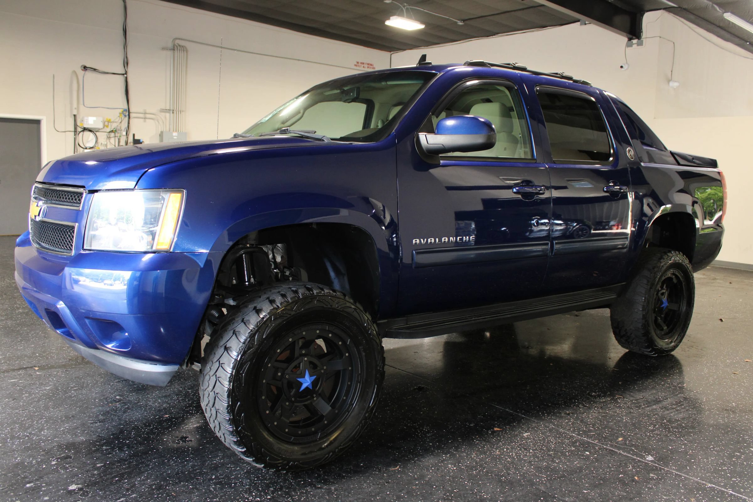 Used 2013 Chevrolet Avalanche LS RWD image 7
