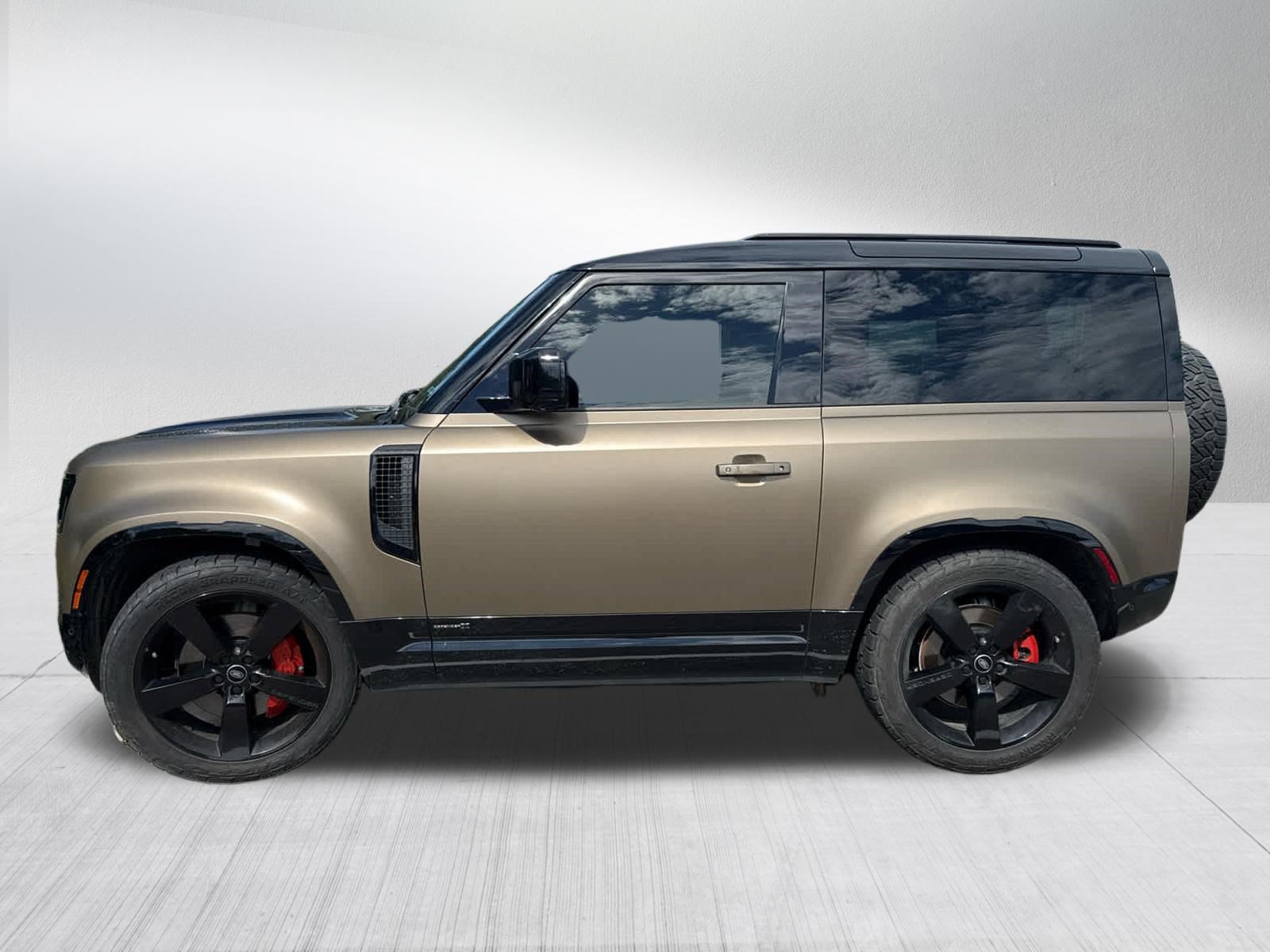 Used 2023 Land Rover Defender 90 X AWD/4WD image 2