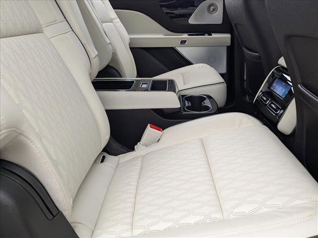 Used 2023 Lincoln Aviator Black Label w/ Jet Package image 21