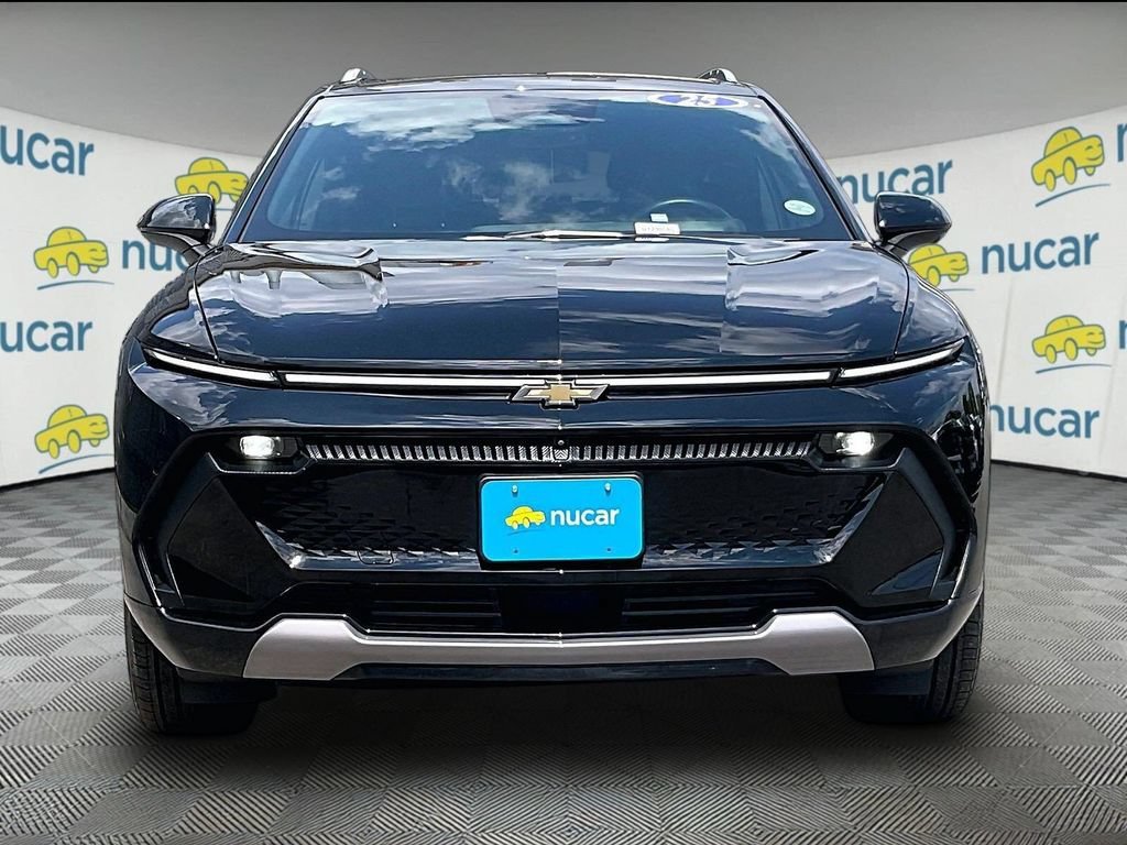 Used 2025 Chevrolet Equinox EV LT w/ Convenience Package AWD/4WD image 2