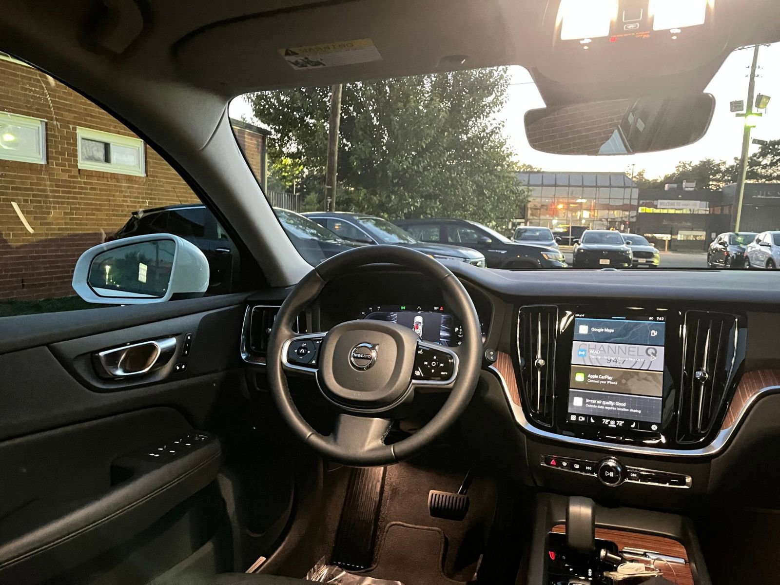 Used 2025 Volvo V60 B5 Cross Country Plus image 33