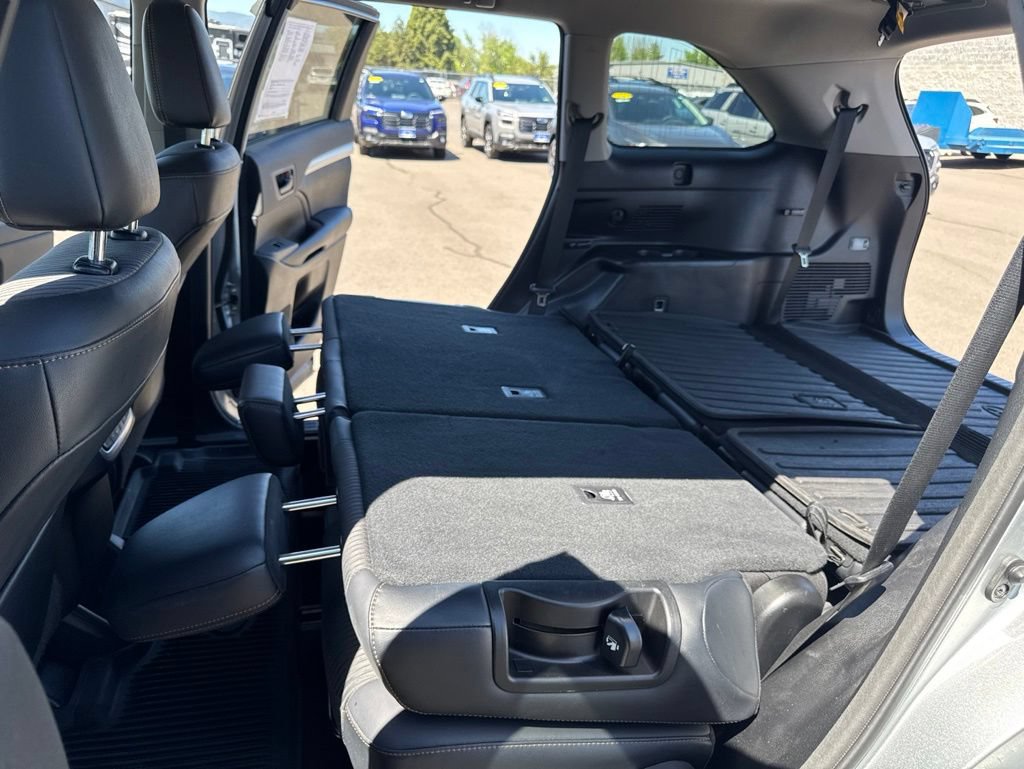 Used 2017 Toyota Highlander Plus AWD/4WD image 18