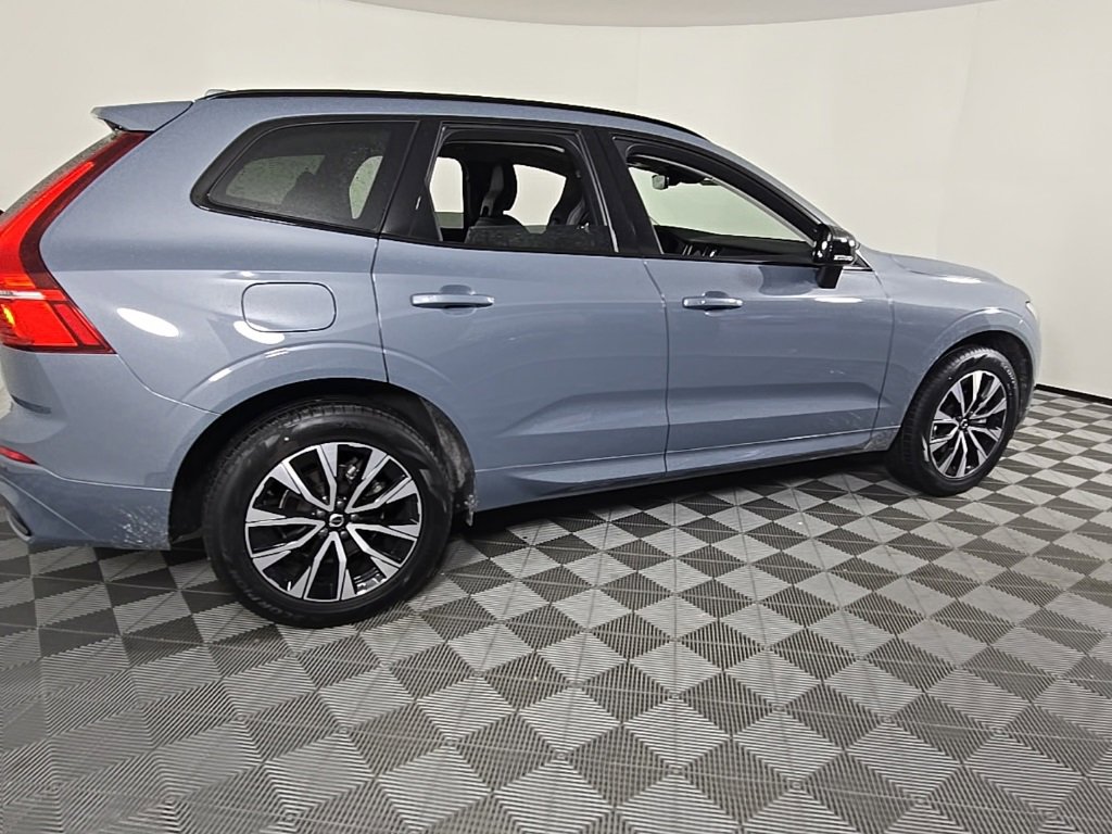 Used 2024 Volvo XC60 B5 Core w/ Protection Package Premier image 9
