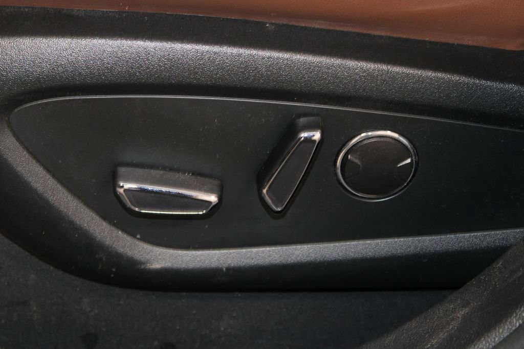 Used 2022 Lincoln Nautilus Reserve w/ Equipment Group 201A image 17