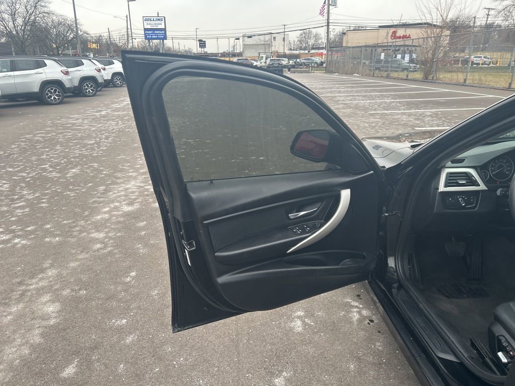 Used 2017 BMW 320i xDrive Sedan image 12